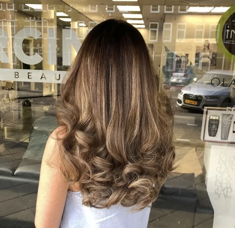 Kleuren bij Burcin Hair & Beauty