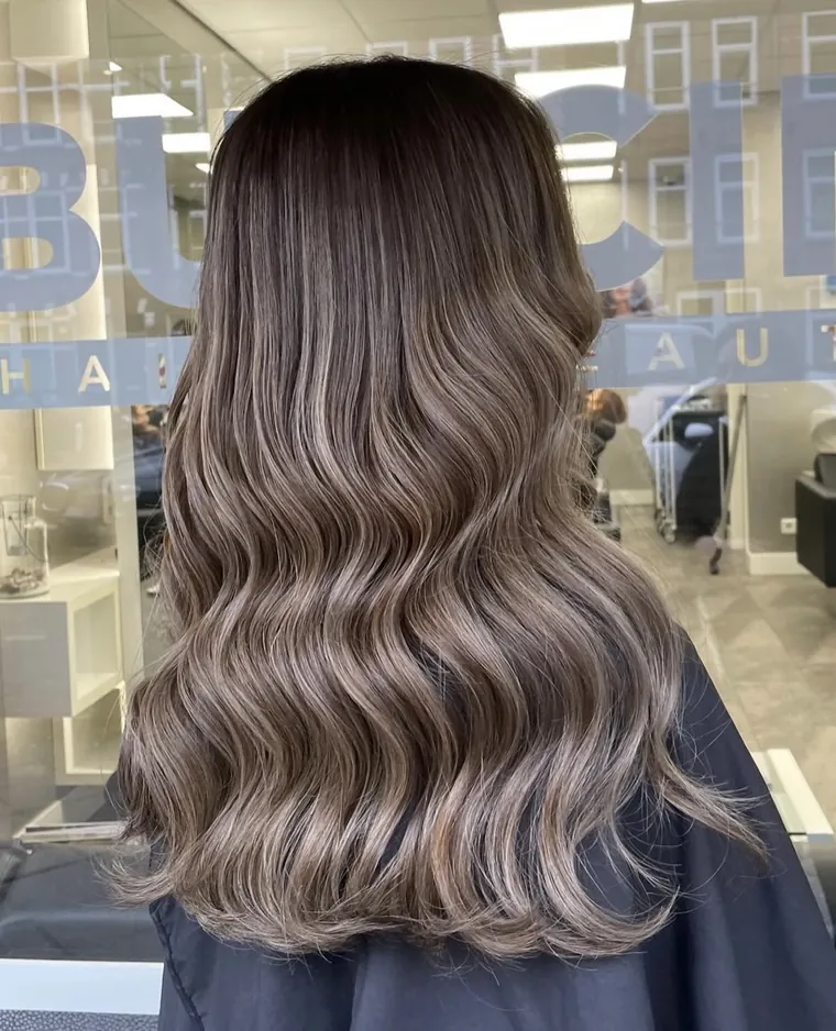 Knippen & föhnen bij Burcin Hair & Beauty